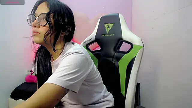 Snapshot of Mishell_hot_ chatting on December 3, 8:29 pm Mishell hot online show from December 3, 8:29 pm