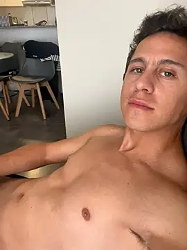 Snapshot of Emanueldickarg chatting on December 2, 6:25 pm Emanueldickarg online show from December 2, 6:25 pm