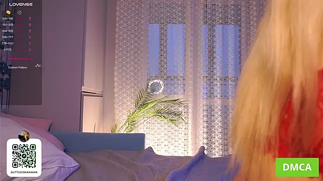 Snapshot of ElizzaBed chatting on December 3, 5:04 am ElizzaBed online show from December 3, 5:04 am