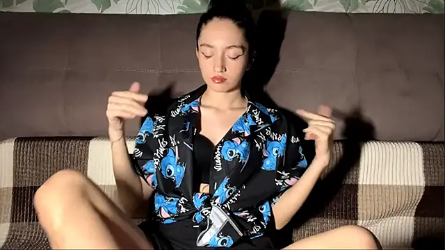 Snapshot of Raylli_Jorden chatting on December 17, 3:29 pm Raylli Jorden online show from December 17, 3:29 pm