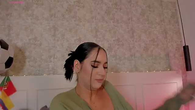 Snapshot of Emily_luve chatting on July 4, 12:11 pm Emily luve online show from July 4, 12:11 pm