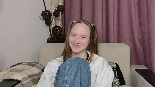 Snapshot of BibiStapler chatting on December 13, 8:04 pm BibiStapler online show from December 13, 8:04 pm