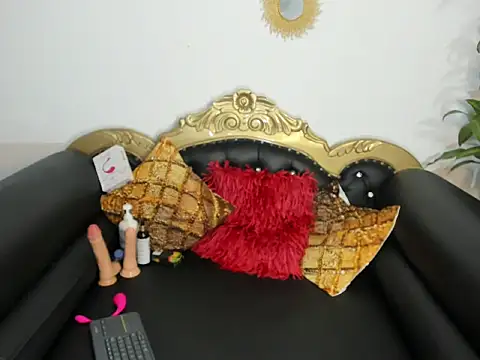 Snapshot of cristal_millers chatting on February 28, 2:34 am cristal millers online show from February 28, 2:34 am