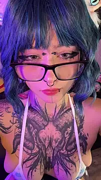 Snapshot of AryRousse chatting on December 16, 2:27 am AryRousse online show from December 16, 2:27 am