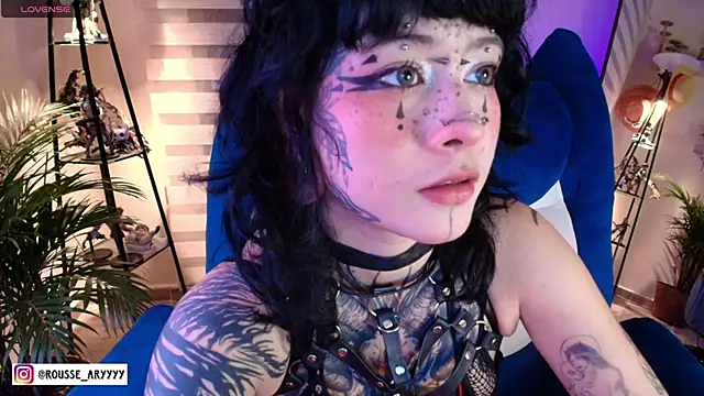 Snapshot of AryRousse chatting on June 17, 2:36 am AryRousse online show from June 17, 2:36 am