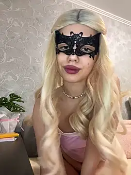 Snapshot of s4rah chatting on December 14, 2:44 pm s4rah online show from December 14, 2:44 pm