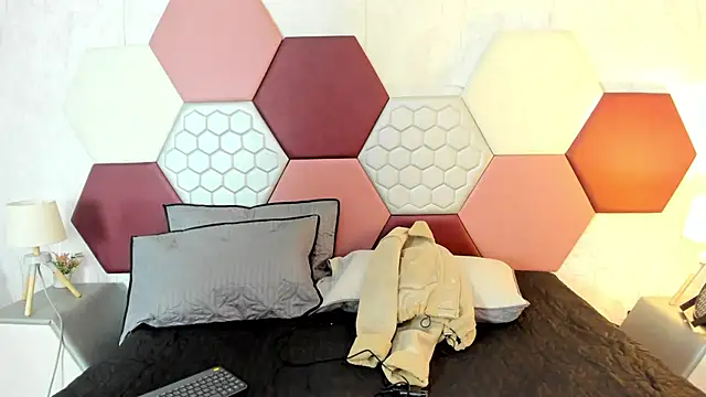 AriaRous online show from February 14, 7:10 pm