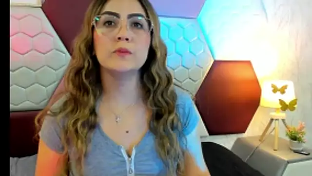 AriaRous online show from April 28, 4:34 pm