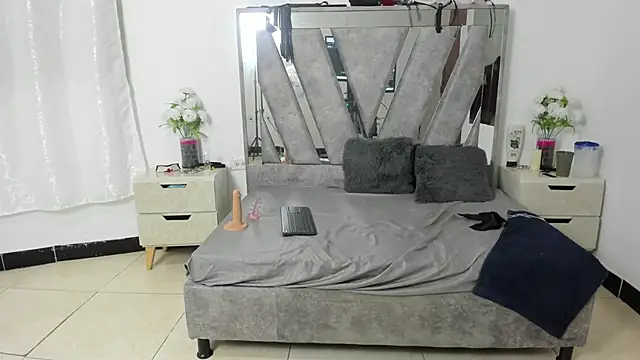 ZoeJhonsom online show from February 5, 8:13 pm