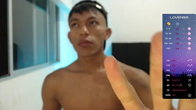 Snapshot of santinaughty chatting on December 3, 12:07 am santinaughty online show from December 3, 12:07 am