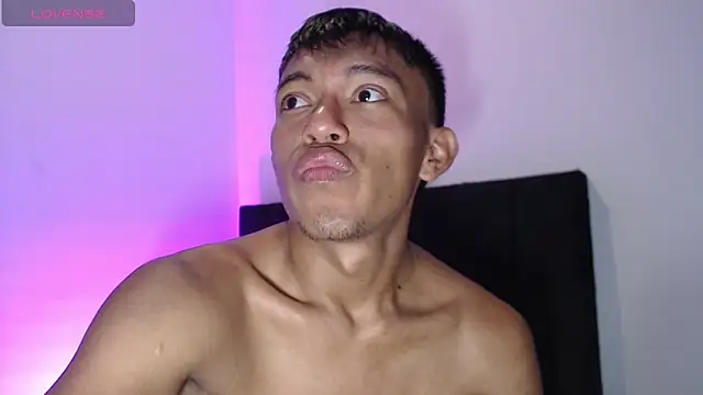 Snapshot of santinaughty chatting on December 14, 5:46 am santinaughty online show from December 14, 5:46 am