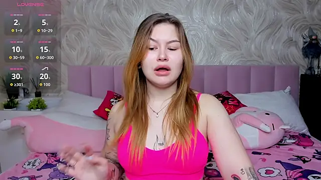 Snapshot of MilanaXHoney chatting on December 14, 1:00 am MilanaXHoney online show from December 14, 1:00 am