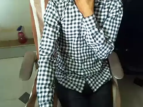 TwinklyBasket897 online show from December 5, 5:05 am