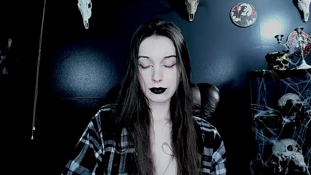 Snapshot of MistressNightmare chatting on December 15, 7:29 pm MistressNightmare online show from December 15, 7:29 pm