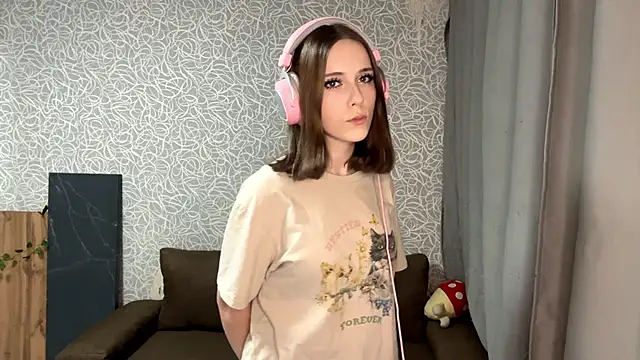 Snapshot of EvaLoveer chatting on December 2, 11:04 am EvaLoveer online show from December 2, 11:04 am