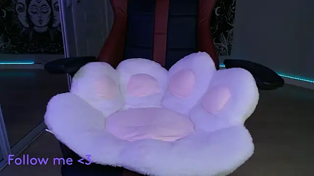 Snapshot of softalaska chatting on December 5, 2:31 am softalaska online show from December 5, 2:31 am