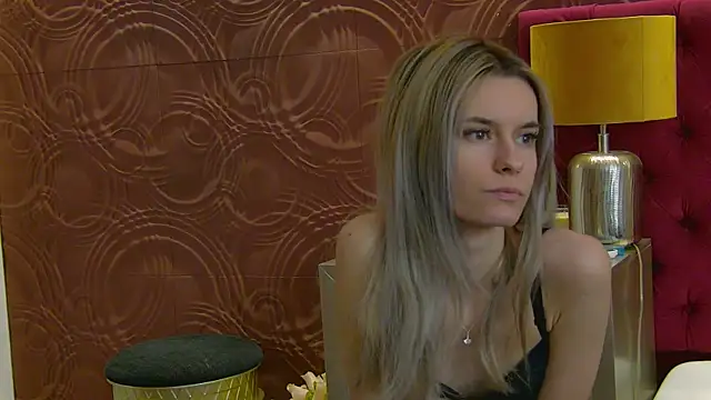 Snapshot of RoxanneJoy chatting on January 10, 5:09 am RoxanneJoy online show from January 10, 5:09 am