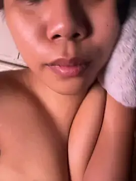 Snapshot of Margaux4U chatting on April 24, 4:04 am Margaux4U online show from April 24, 4:04 am