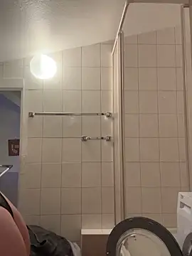 Snapshot of YoungJoyce chatting on December 4, 6:27 pm YoungJoyce online show from December 4, 6:27 pm