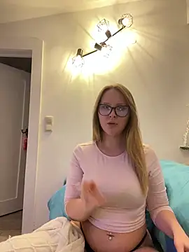 Snapshot of YoungJoyce chatting on December 16, 5:18 pm YoungJoyce online show from December 16, 5:18 pm