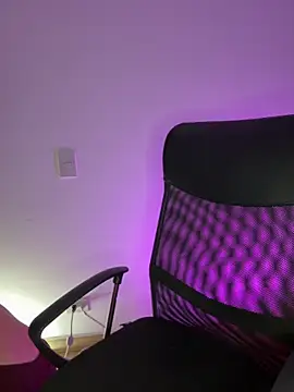 Snapshot of Julieta-8 chatting on November 30, 12:58 am Julieta-8 online show from November 30, 12:58 am