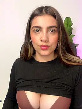 Snapshot of Julieta-8 chatting on December 4, 1:59 am Julieta-8 online show from December 4, 1:59 am