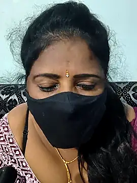 Snapshot of siri_telugutamil chatting on December 14, 12:05 am siri telugutamil online show from December 14, 12:05 am