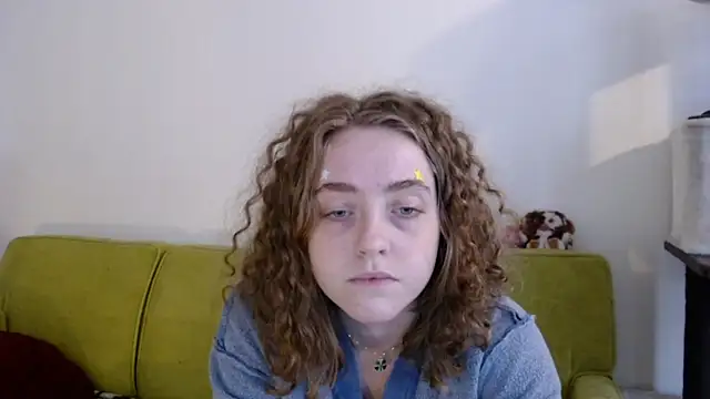 Snapshot of DeliaBlew chatting on December 17, 6:03 pm DeliaBlew online show from December 17, 6:03 pm