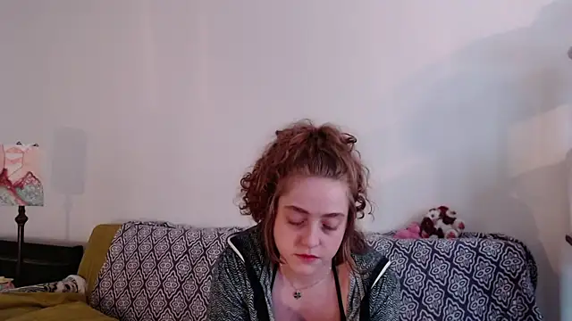 Snapshot of DeliaBlew chatting on January 17, 8:34 pm DeliaBlew online show from January 17, 8:34 pm