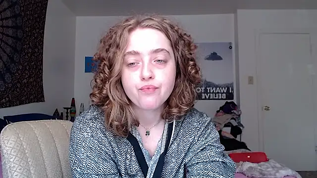 Snapshot of DeliaBlew chatting on February 9, 2:54 pm DeliaBlew online show from February 9, 2:54 pm