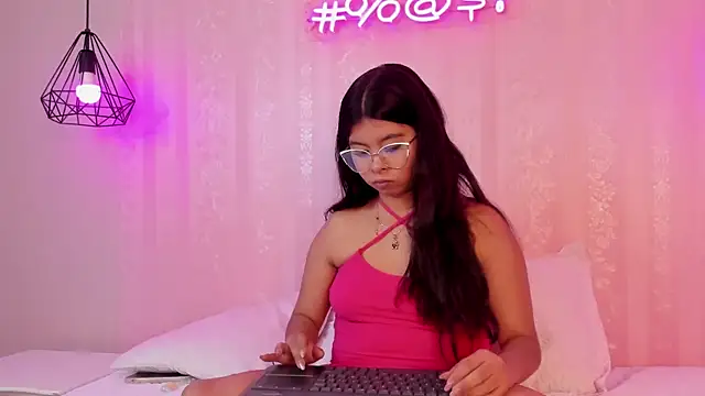 Snapshot of Scarletrose_ chatting on December 1, 8:47 pm Scarletrose online show from December 1, 8:47 pm