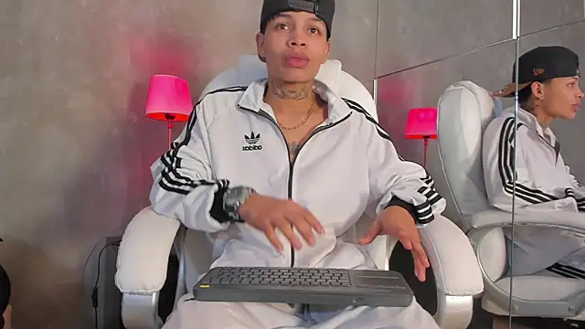 Renzo Dogan online show from December 2, 2:39 am