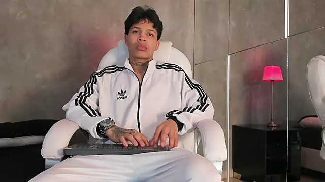 Renzo Dogan online show from December 16, 7:19 pm