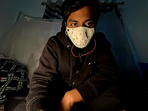 Snapshot of hunterboy2001 chatting on December 5, 8:12 am hunterboy2001 online show from December 5, 8:12 am