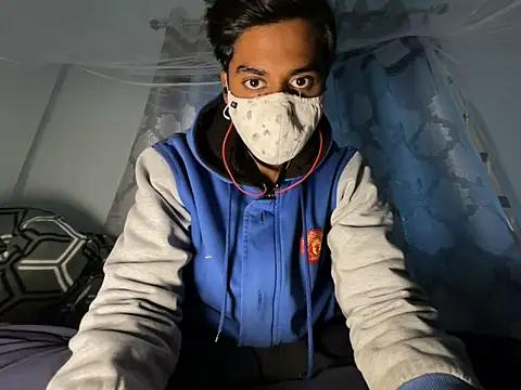 Snapshot of hunterboy2001 chatting on December 18, 9:04 am hunterboy2001 online show from December 18, 9:04 am