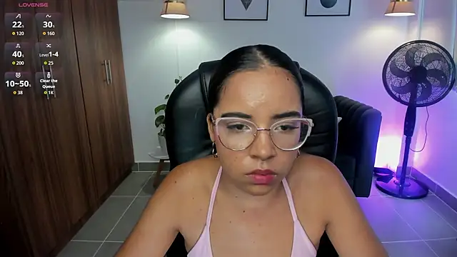 Snapshot of alana_martiins chatting on June 4, 7:53 pm alana martiins online show from June 4, 7:53 pm