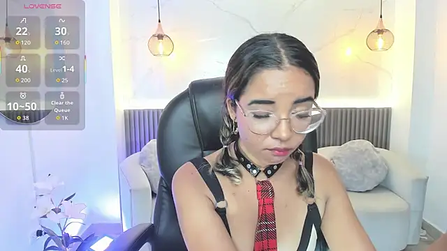 Snapshot of alana_martiins chatting on June 9, 7:36 pm alana martiins online show from June 9, 7:36 pm