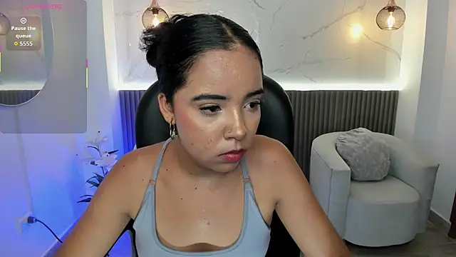 Snapshot of alana_martiins chatting on July 8, 7:07 pm alana martiins online show from July 8, 7:07 pm