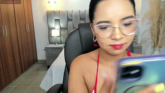 Snapshot of alana_martiins chatting on July 10, 7:16 pm alana martiins online show from July 10, 7:16 pm