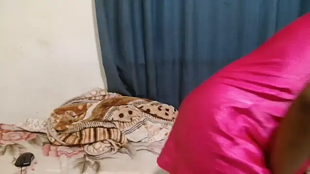 Snapshot of SexyMellow21 chatting on December 15, 1:10 am SexyMellow21 online show from December 15, 1:10 am