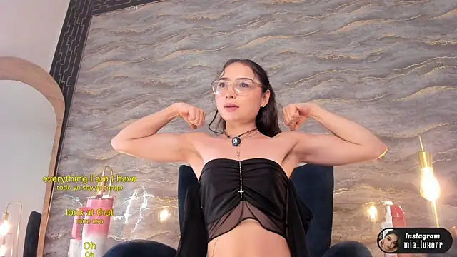 Snapshot of Mia_Luxor chatting on May 11, 4:04 pm Mia Luxor online show from May 11, 4:04 pm