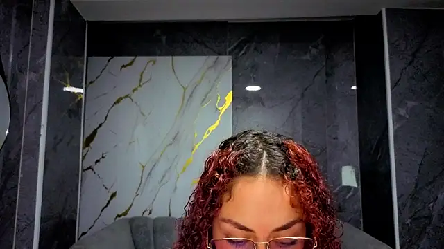 Snapshot of Merida_b chatting on December 5, 7:21 pm Merida b online show from December 5, 7:21 pm