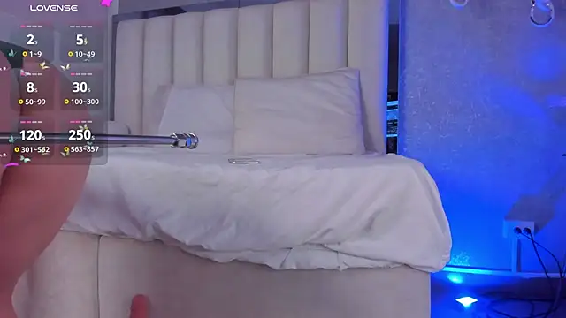 Snapshot of CloeParker_ chatting on December 16, 11:26 am CloeParker online show from December 16, 11:26 am