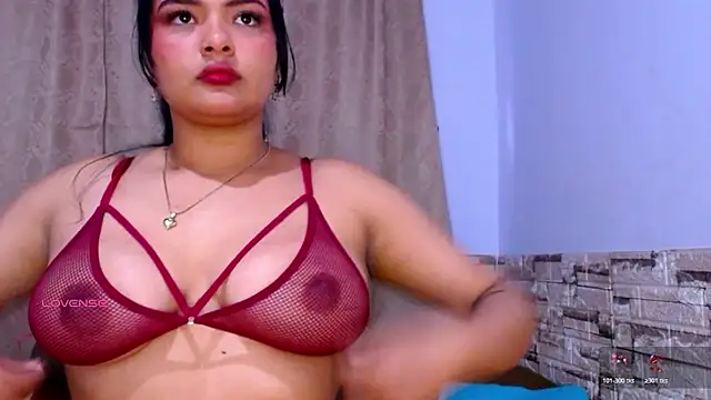 Snapshot of alicep_1 chatting on December 4, 8:06 pm alicep 1 online show from December 4, 8:06 pm