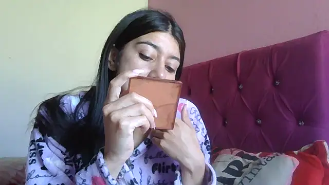 Snapshot of TaylorLove- chatting on December 15, 12:53 pm TaylorLove- online show from December 15, 12:53 pm