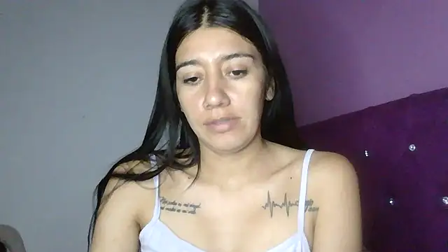 Snapshot of TaylorLove- chatting on December 16, 12:59 am TaylorLove- online show from December 16, 12:59 am