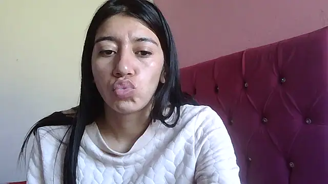 Snapshot of TaylorLove- chatting on December 16, 1:05 pm TaylorLove- online show from December 16, 1:05 pm