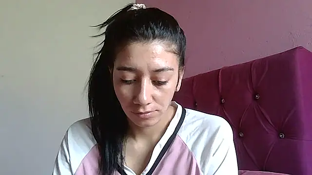 Snapshot of TaylorLove- chatting on December 17, 2:01 pm TaylorLove- online show from December 17, 2:01 pm