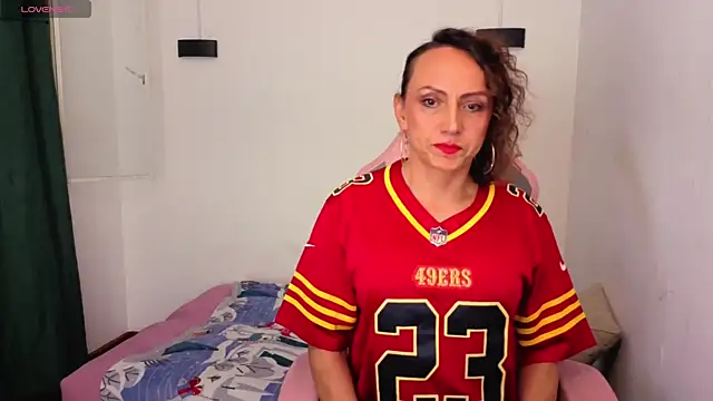 Snapshot of Ivonne_ferrer__ chatting on December 4, 2:32 am Ivonne ferrer online show from December 4, 2:32 am