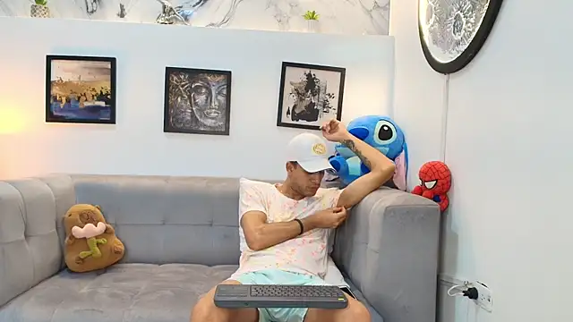 Snapshot of BIG_COCKS chatting on December 17, 7:25 am BIG COCKS online show from December 17, 7:25 am